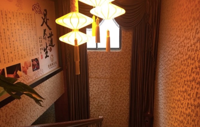上海松江区洗脚精油休闲会馆，手法挺好的，服务很好，很到位