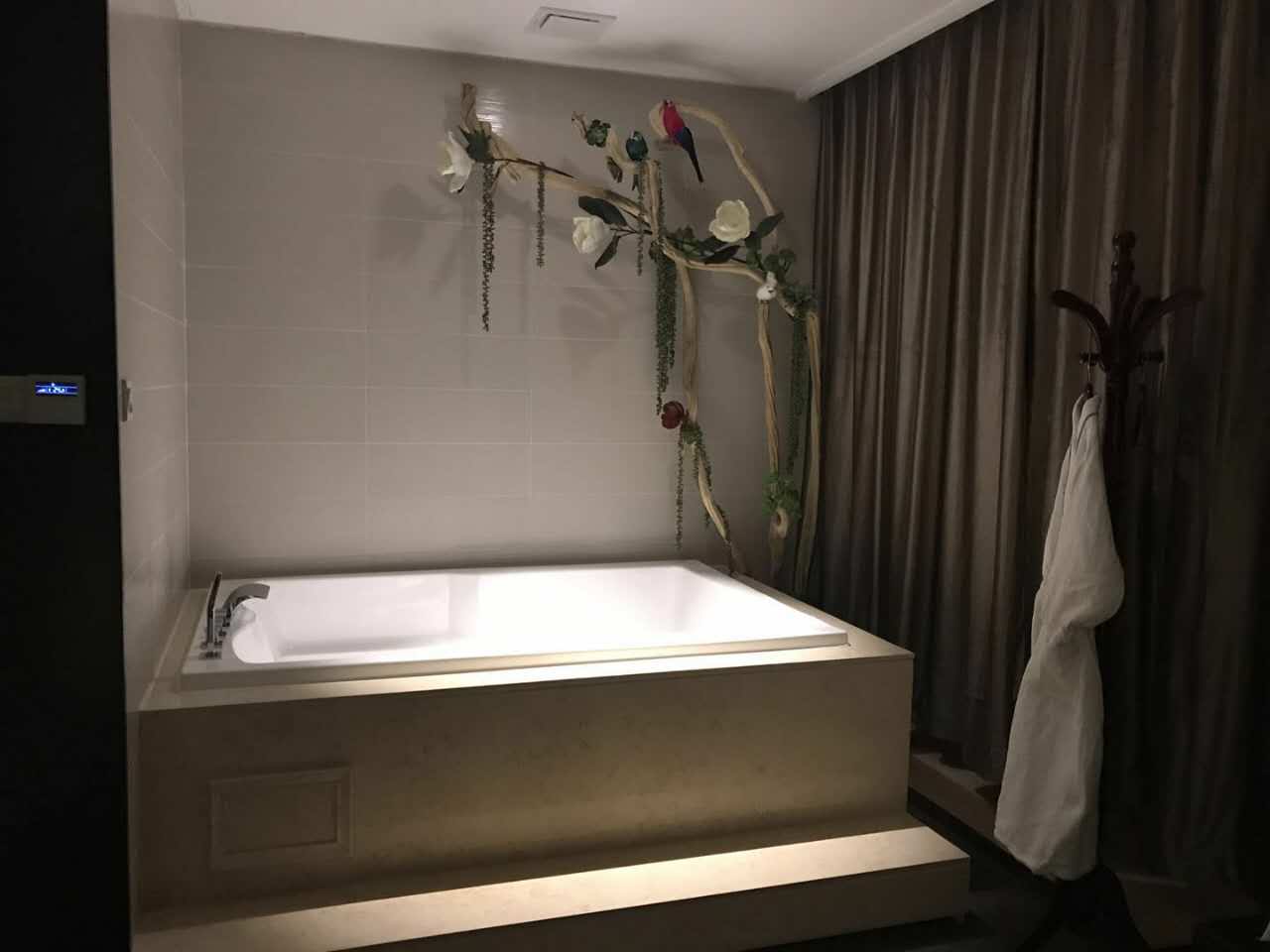 郑州新品洗男子按摩浴会所实体店，下次还来找她，这里环境也不错