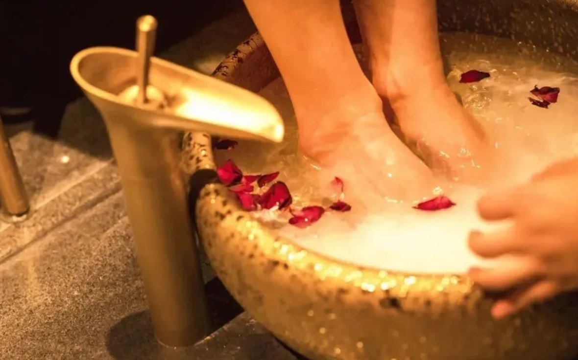 青岛皇廷娱乐会所地址揭秘：探寻神秘会所所在地